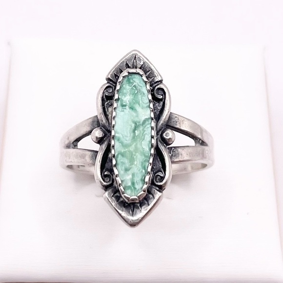 925 Sterling Silver Jewelry - Size 6 Green Stone Bell Trading post 925 sterling silver Ring